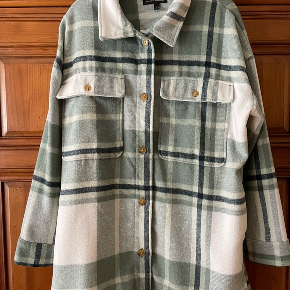 Banana Republic Jackets & Blazers - Banana Republic Plaid Button-Up Jacket in Green and White
